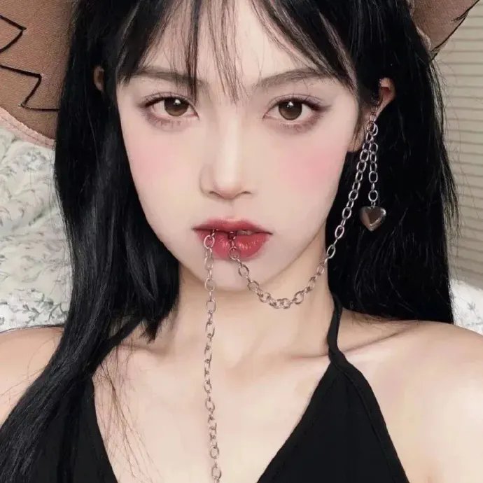 玛丽莲有深黑之眸